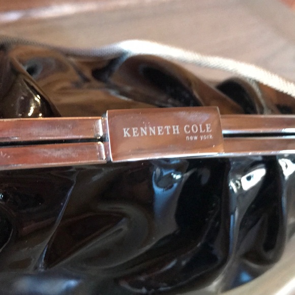 Kenneth Cole clamshell handbag - Picture 2 of 7